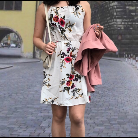 Dresses & Skirts - Floral Print Drawstring Dress